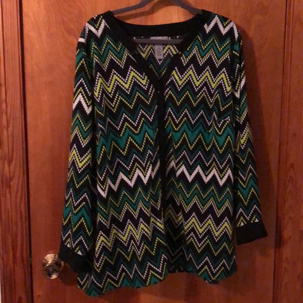 2X green/white/black chevron striped dressy blouse